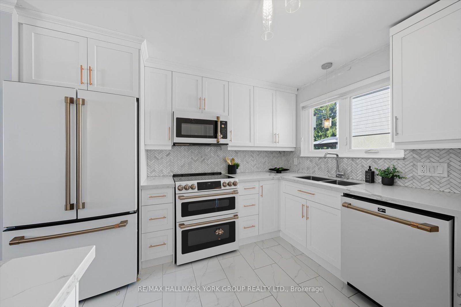 Photo 17 of 27 Bromley Crescent, Brampton, Avondale — HOMEH