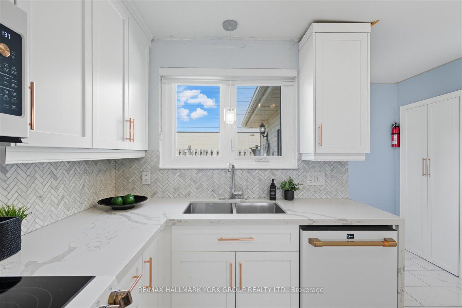 Photo 18 of 27 Bromley Crescent, Brampton, Avondale — HOMEH