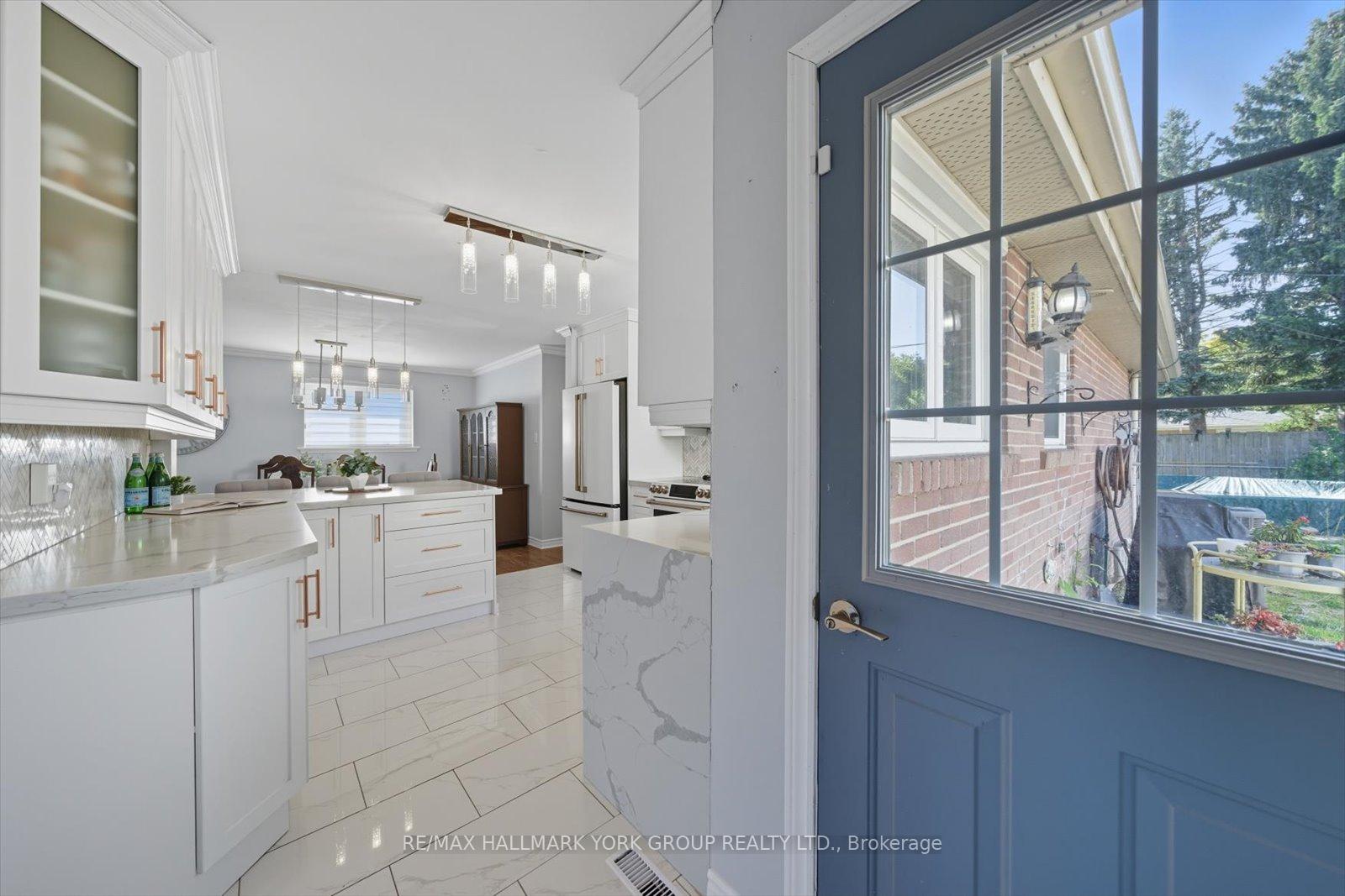 Photo 20 of 27 Bromley Crescent, Brampton, Avondale — HOMEH