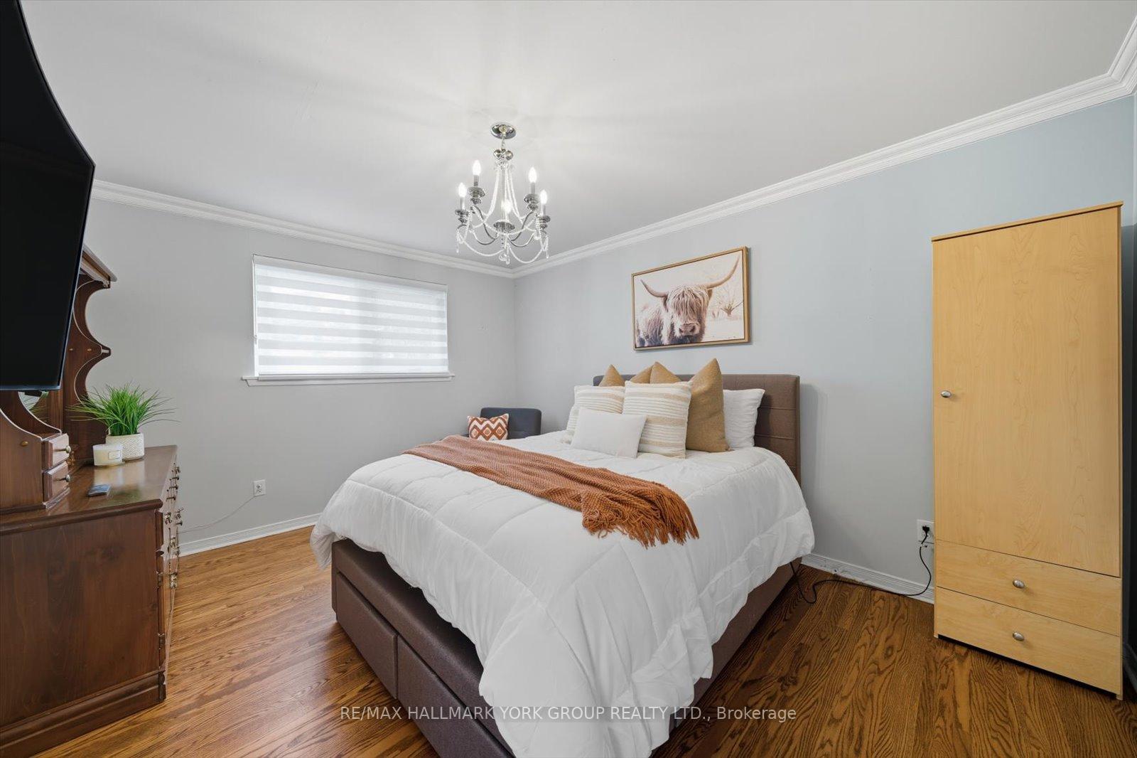 Photo 23 of 27 Bromley Crescent, Brampton, Avondale — HOMEH