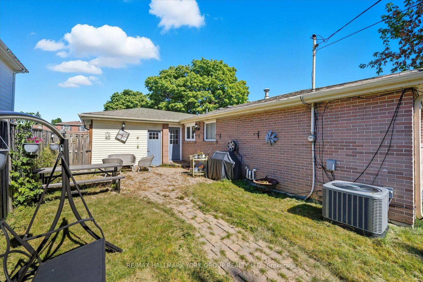 Photo 38 of 27 Bromley Crescent, Brampton, Avondale — HOMEH