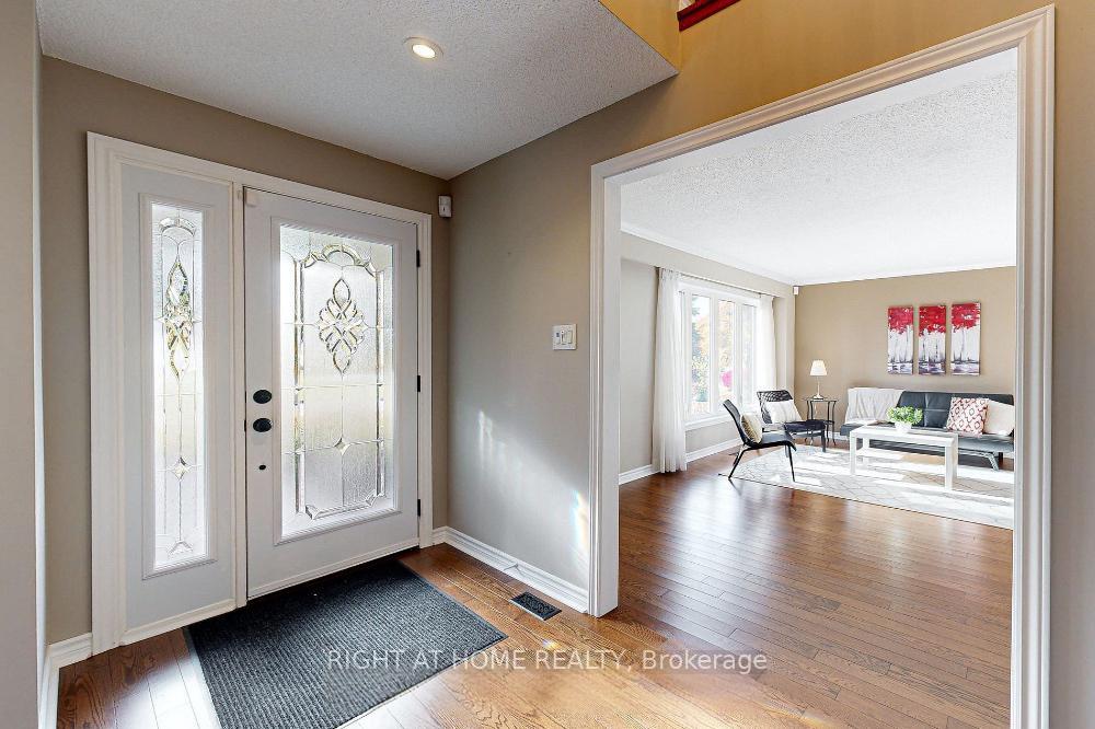 Photo 3 of 72 Lake Drive Way W, Ajax, South West — HOMEH