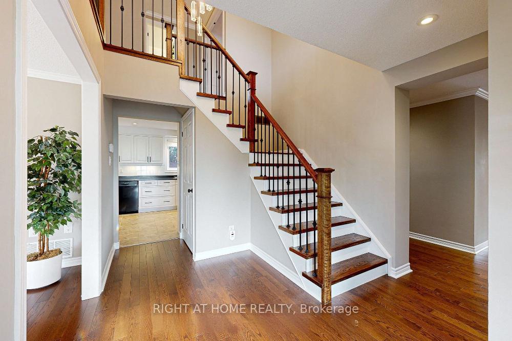 Photo 4 of 72 Lake Drive Way W, Ajax, South West — HOMEH