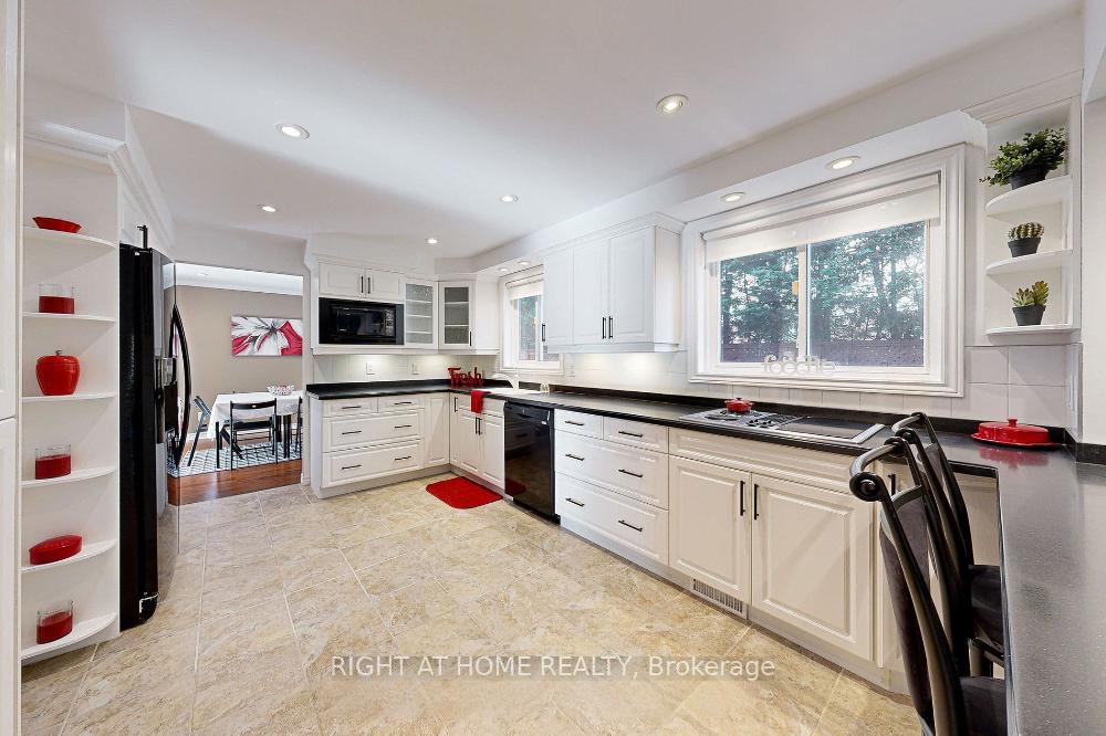 Photo 8 of 72 Lake Drive Way W, Ajax, South West — HOMEH