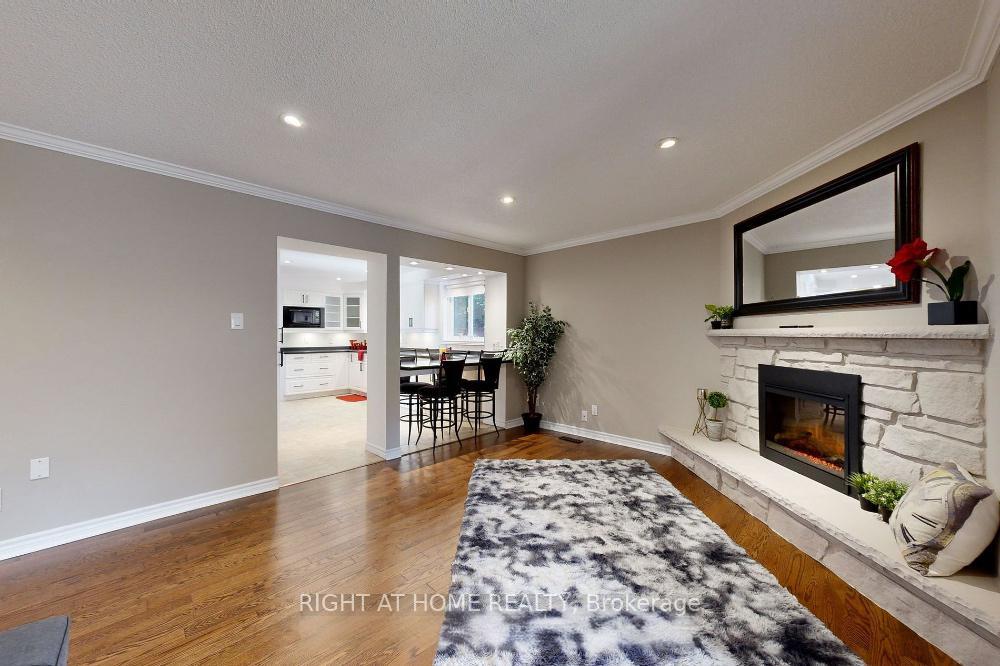 Photo 9 of 72 Lake Drive Way W, Ajax, South West — HOMEH