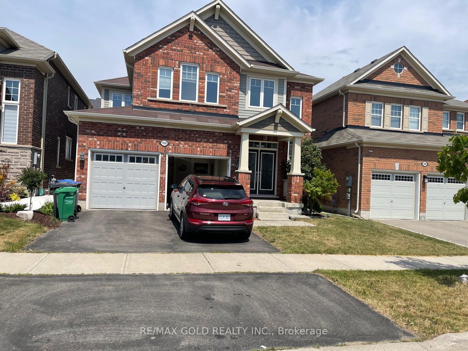 Front of Unit Upper Portion, 100 Enford Crescent