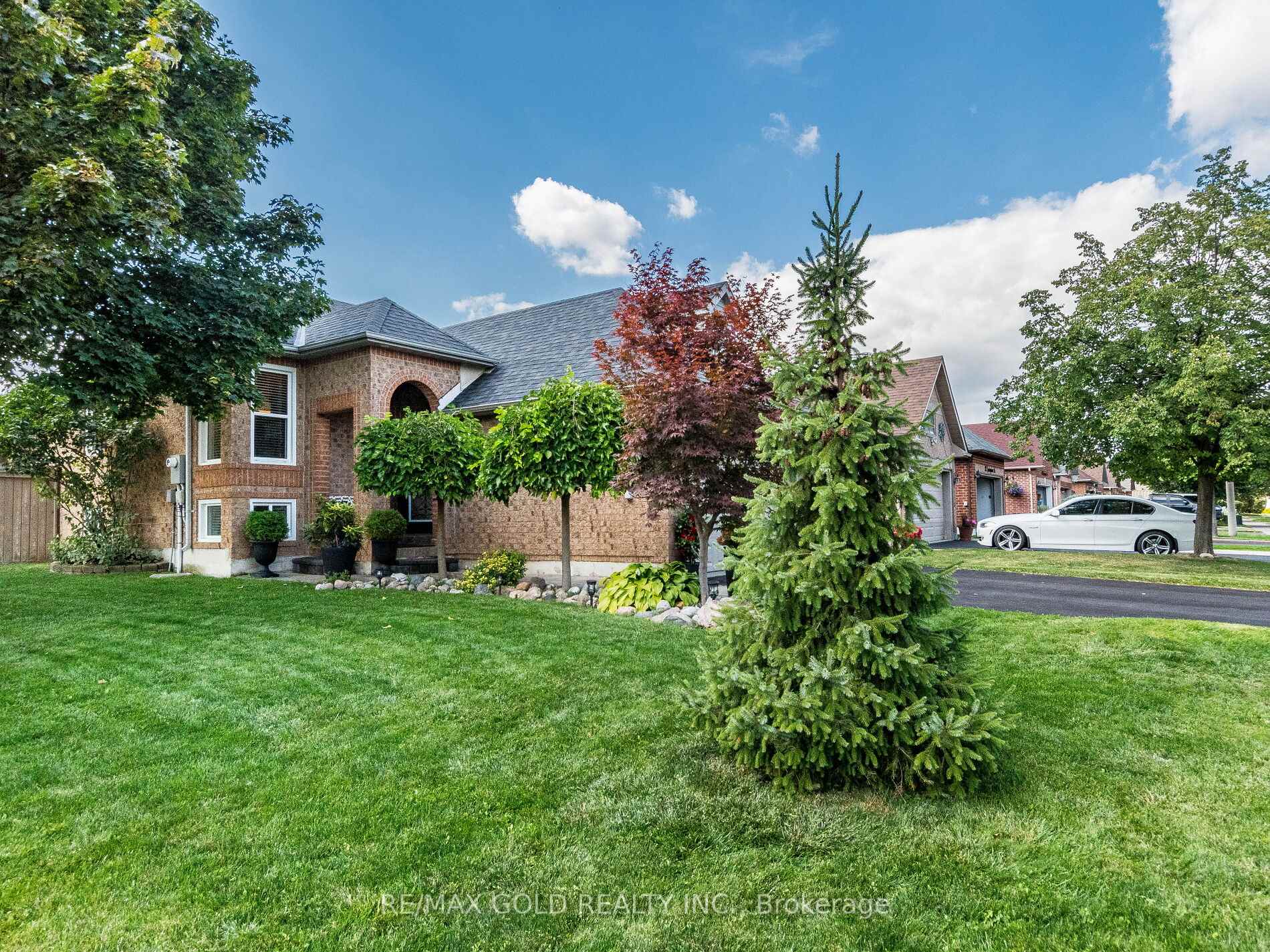 Photo 1 of 98 Springview Drive, Brampton, Brampton West — HOMEH