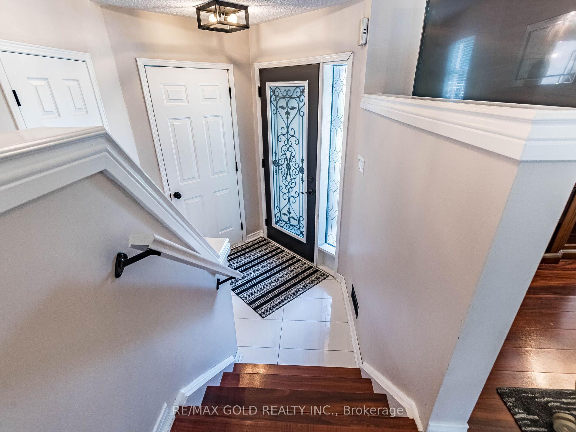 Photo 7 of 98 Springview Drive, Brampton, Brampton West — HOMEH