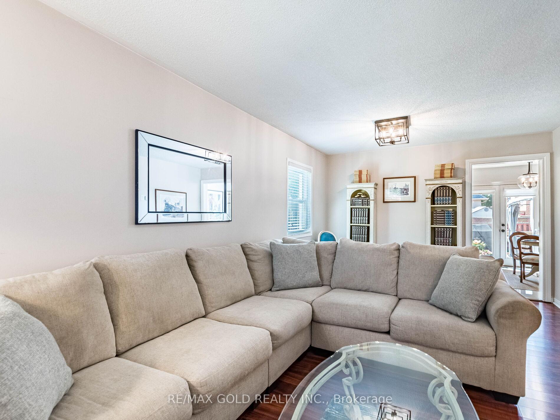 Photo 10 of 98 Springview Drive, Brampton, Brampton West — HOMEH