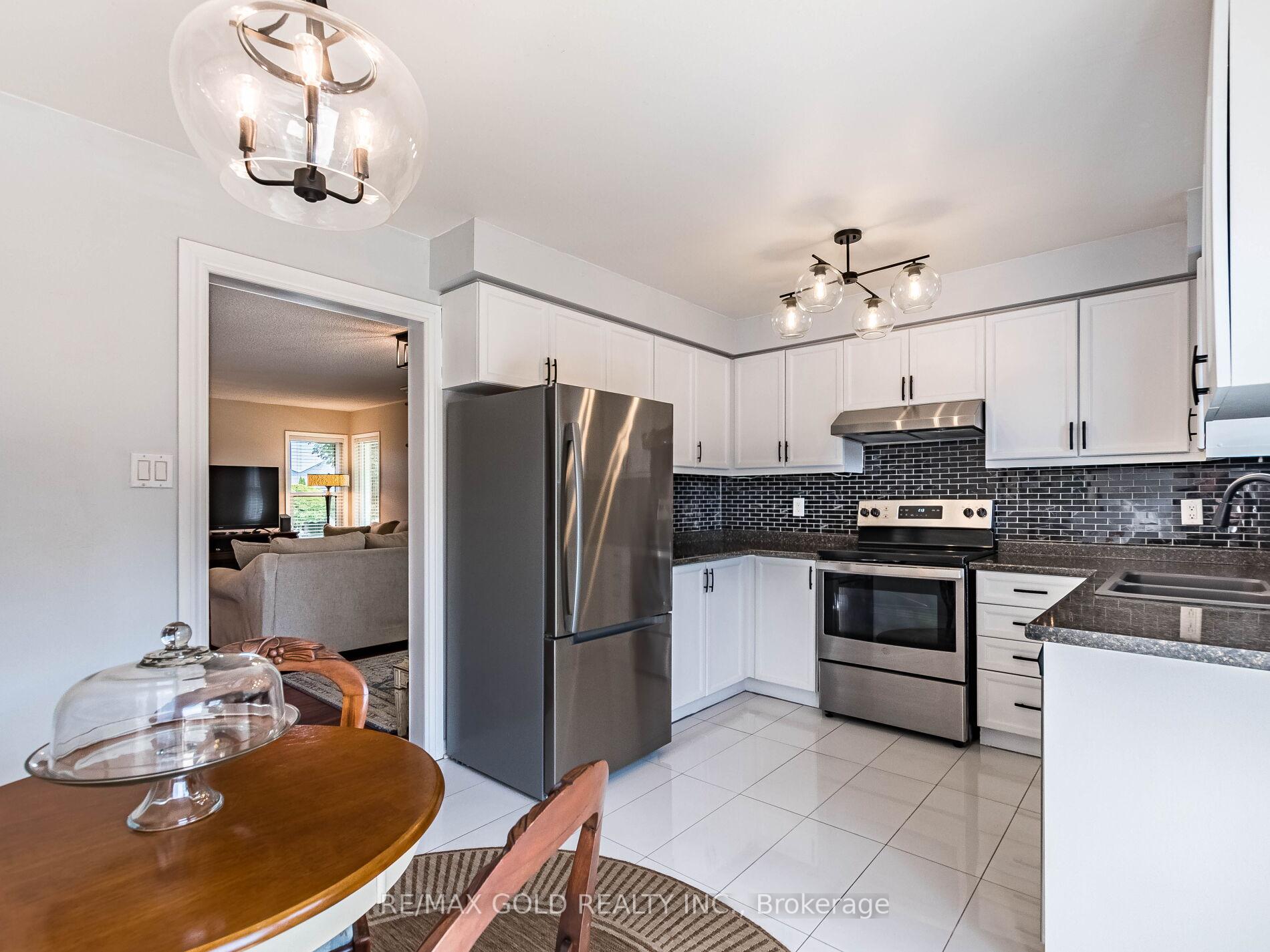 Photo 12 of 98 Springview Drive, Brampton, Brampton West — HOMEH