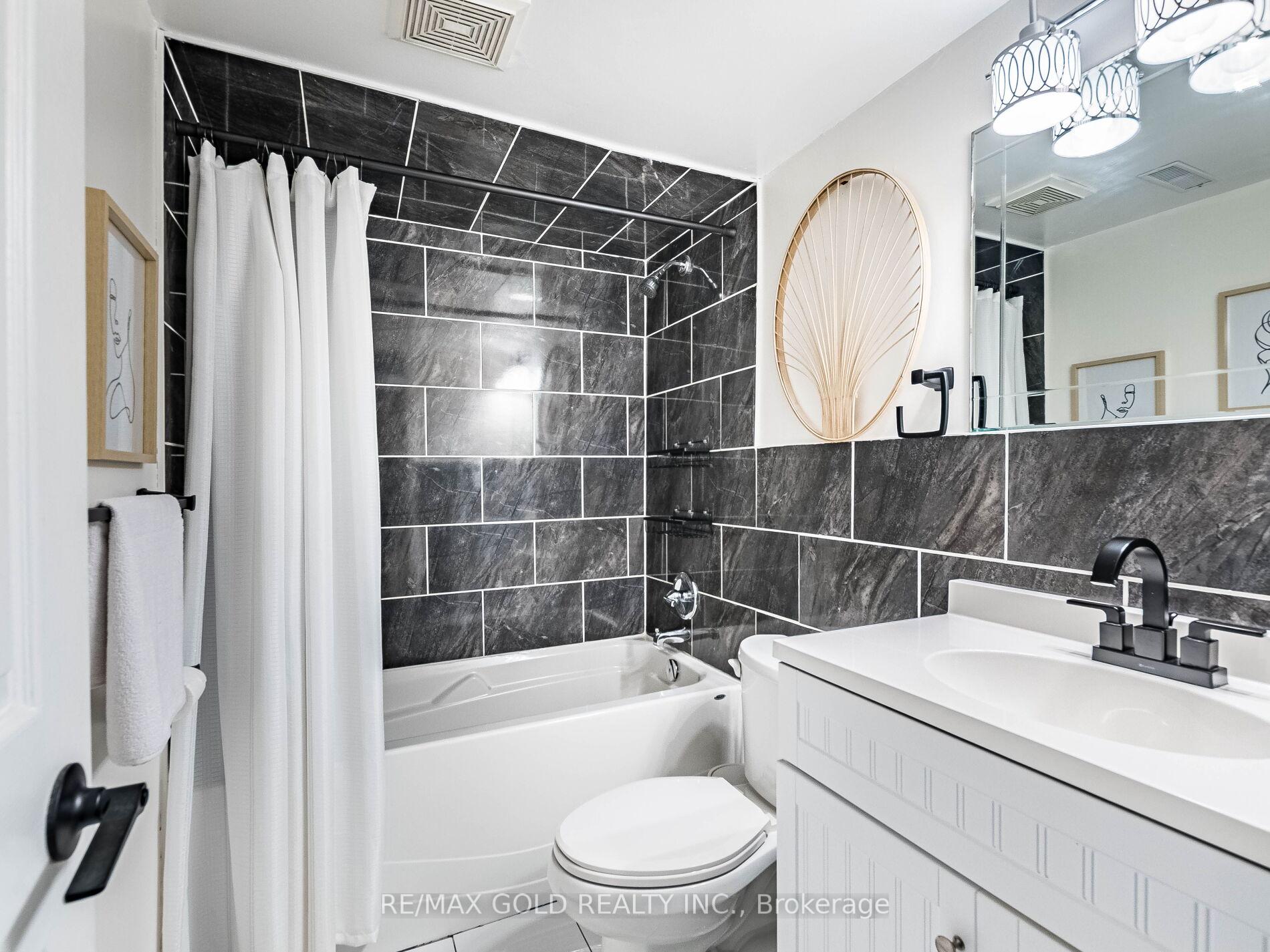 Photo 30 of 98 Springview Drive, Brampton, Brampton West — HOMEH