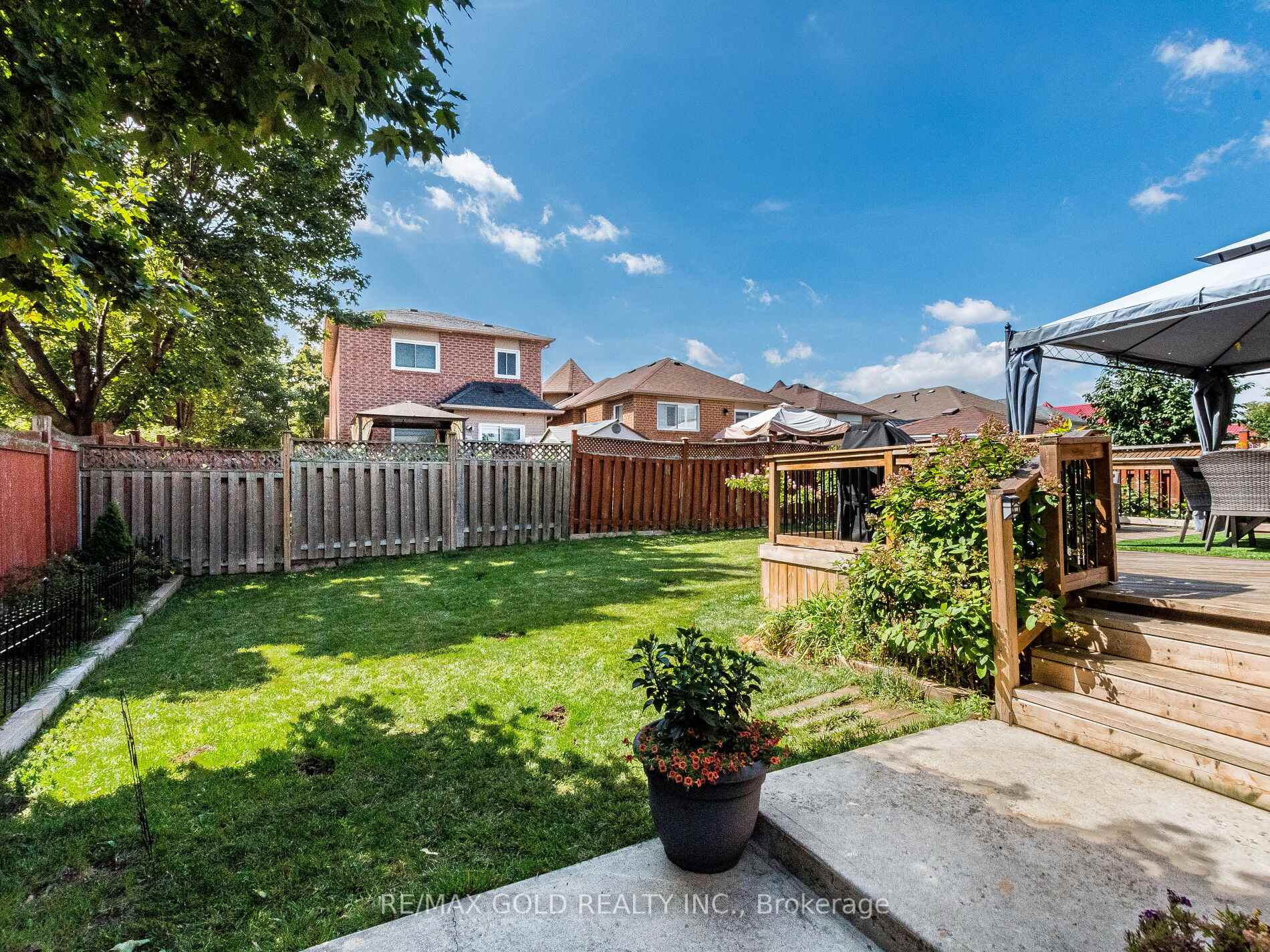 Photo 33 of 98 Springview Drive, Brampton, Brampton West — HOMEH