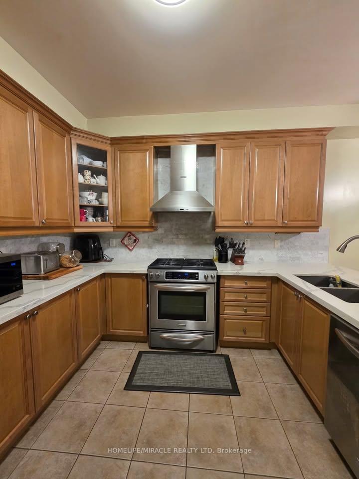 Photo 3 of 44 Tatra Crescent, Brampton, Bram West — HOMEH