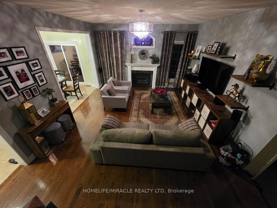 Photo 9 of 44 Tatra Crescent, Brampton, Bram West — HOMEH