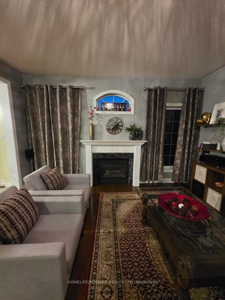 Photo 10 of 44 Tatra Crescent, Brampton, Bram West — HOMEH