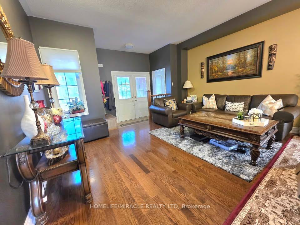 Photo 13 of 44 Tatra Crescent, Brampton, Bram West — HOMEH