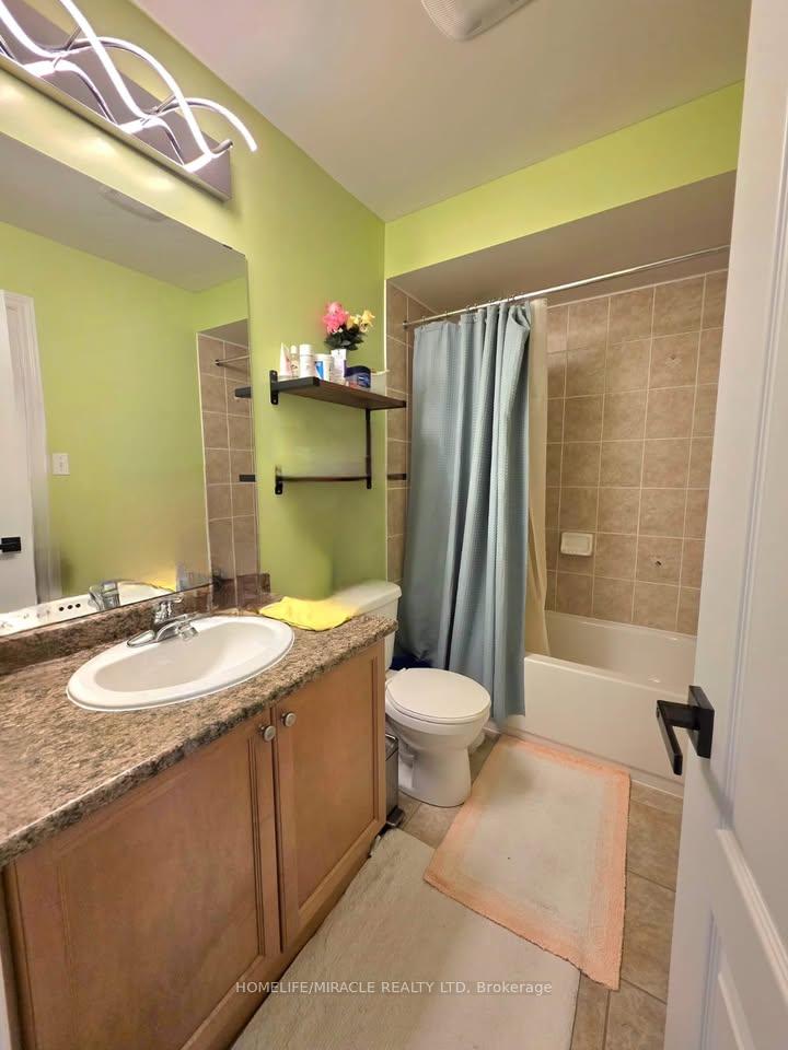Photo 22 of 44 Tatra Crescent, Brampton, Bram West — HOMEH