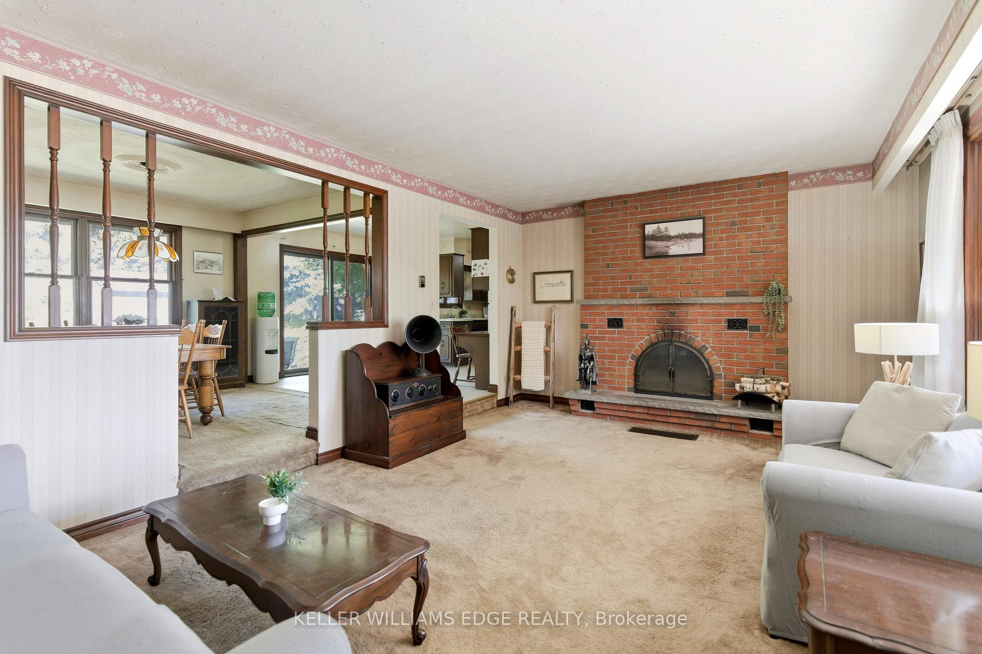 Photo 6 of 1043 Safari Road, Hamilton, Rural Flamborough — HOMEH