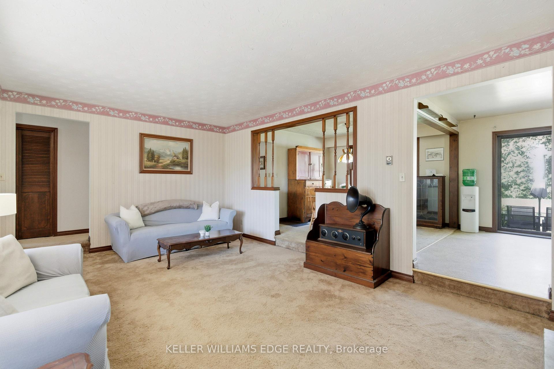 Photo 7 of 1043 Safari Road, Hamilton, Rural Flamborough — HOMEH