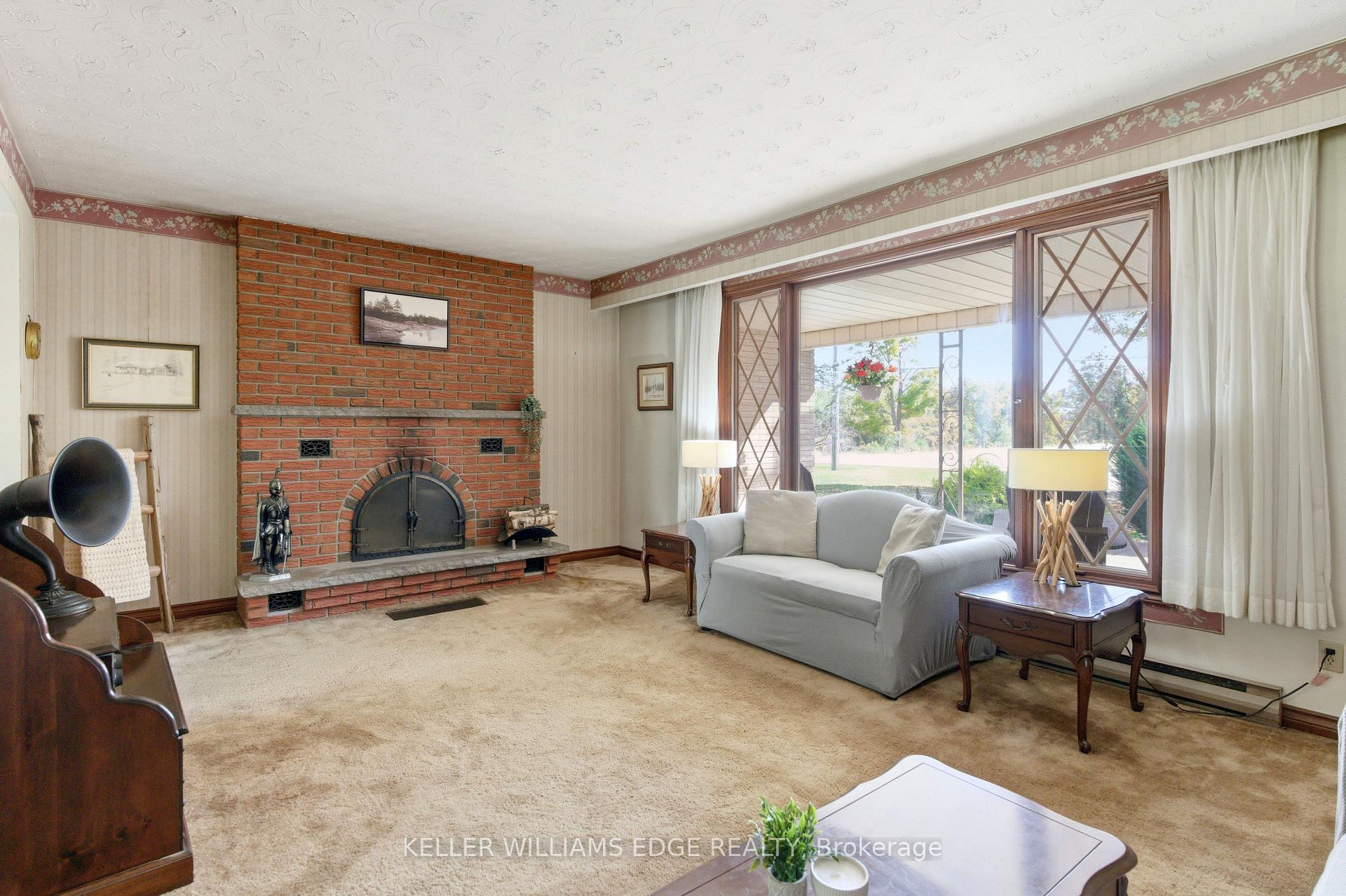 Photo 9 of 1043 Safari Road, Hamilton, Rural Flamborough — HOMEH
