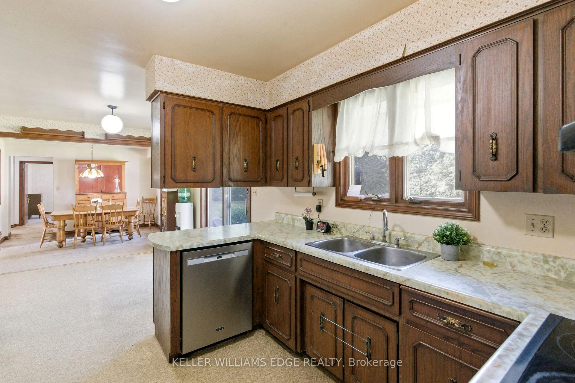 Photo 17 of 1043 Safari Road, Hamilton, Rural Flamborough — HOMEH