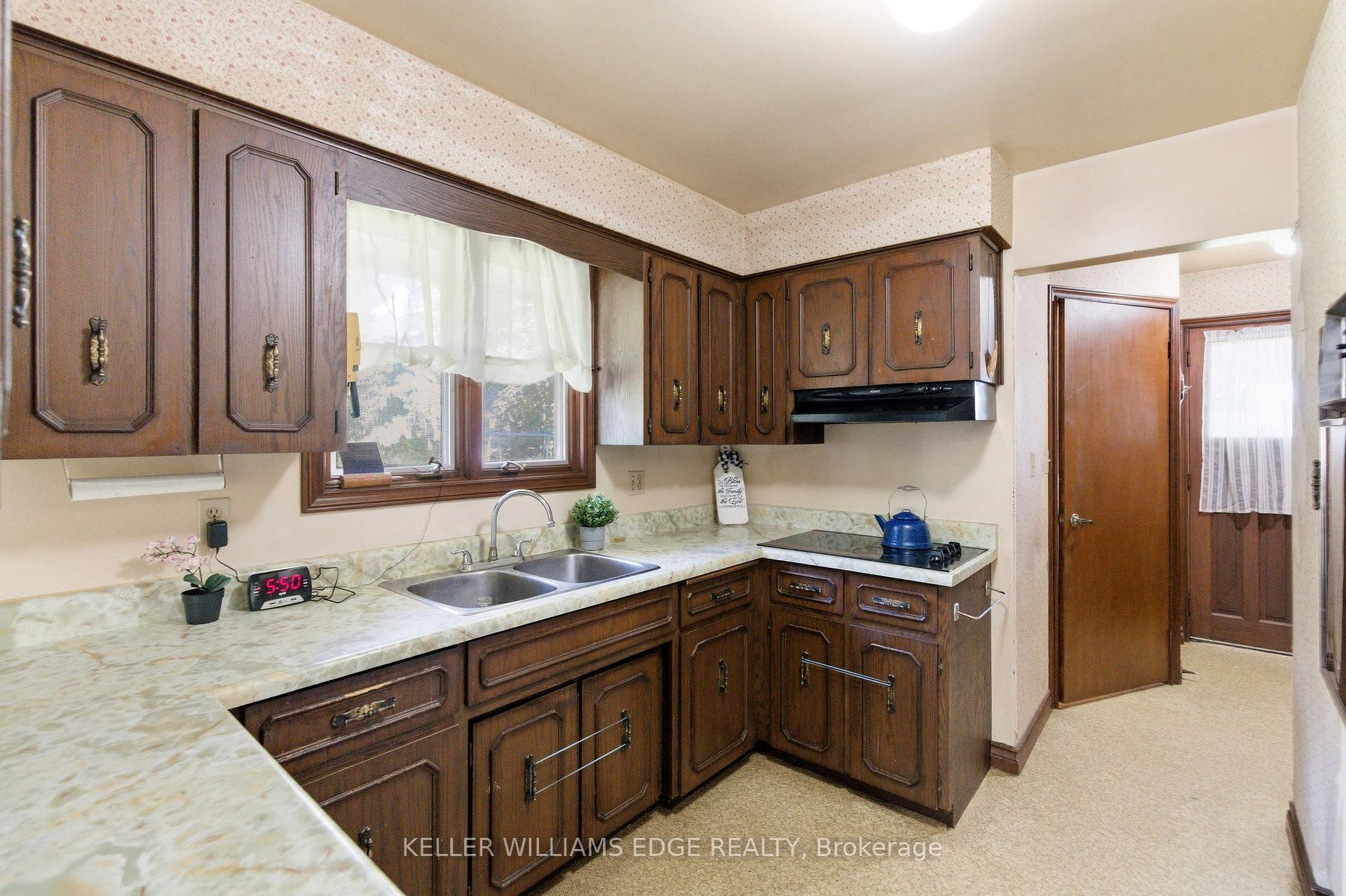 Photo 18 of 1043 Safari Road, Hamilton, Rural Flamborough — HOMEH