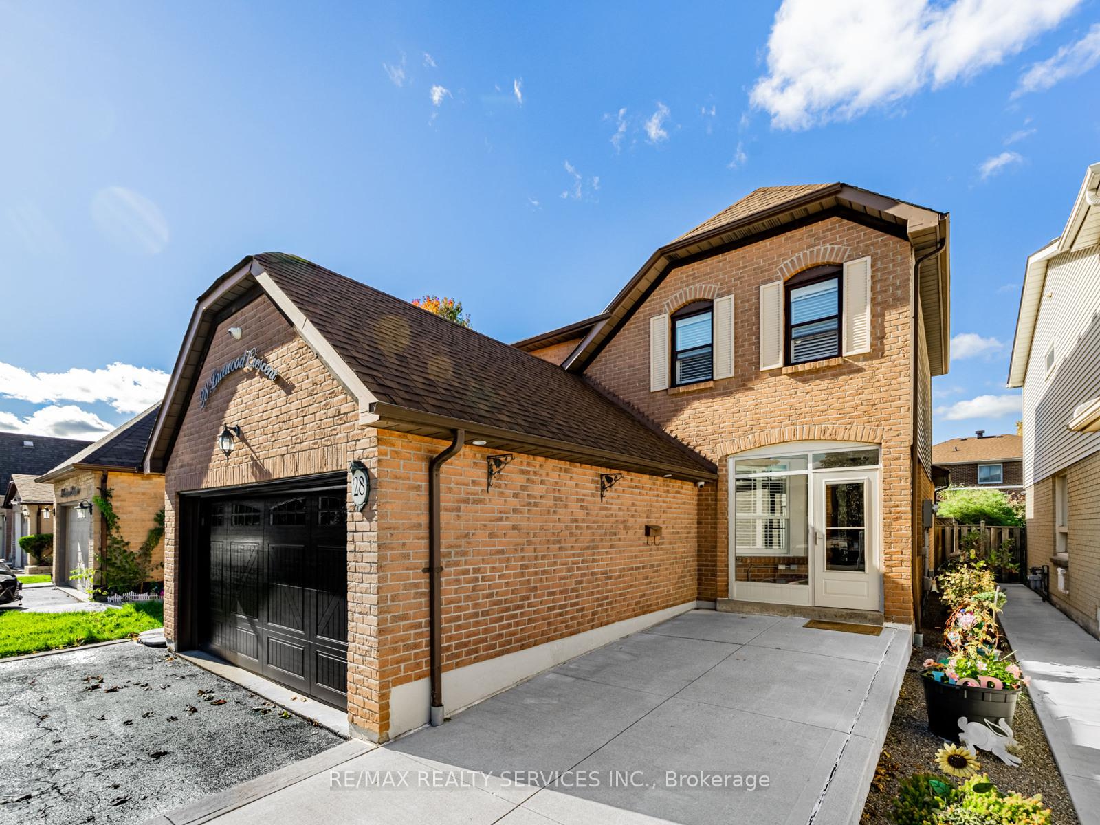 Photo 2 of 28 Lacewood Crescent, Brampton, Westgate — HOMEH