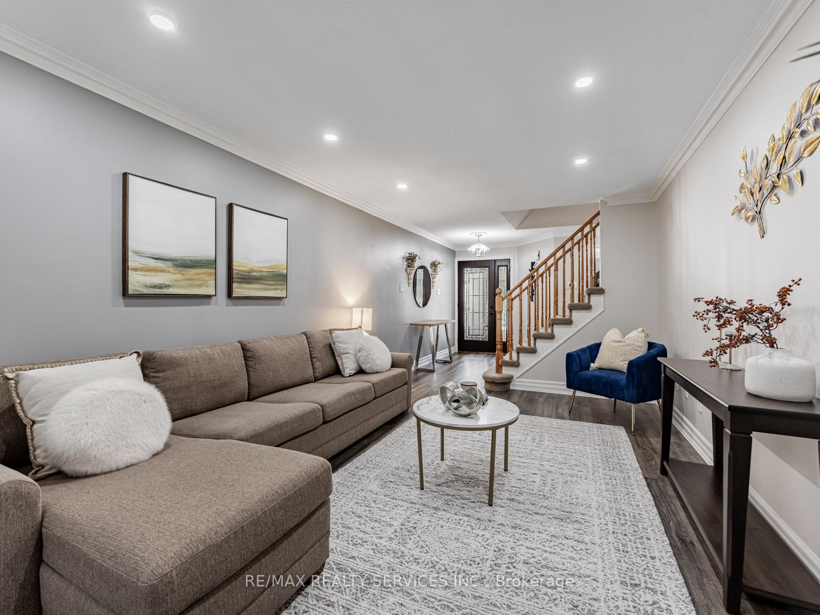Photo 8 of 28 Lacewood Crescent, Brampton, Westgate — HOMEH