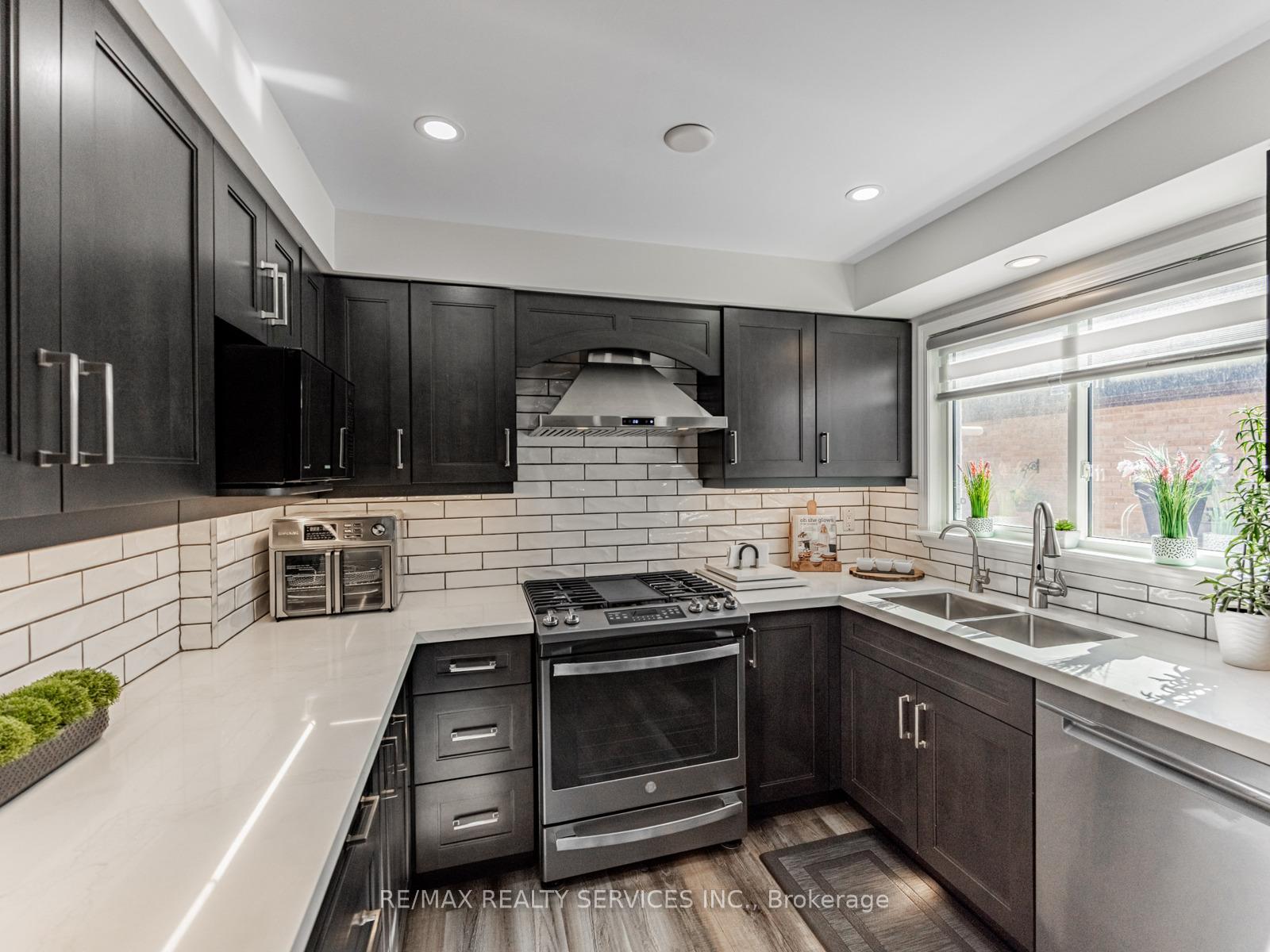 Photo 15 of 28 Lacewood Crescent, Brampton, Westgate — HOMEH