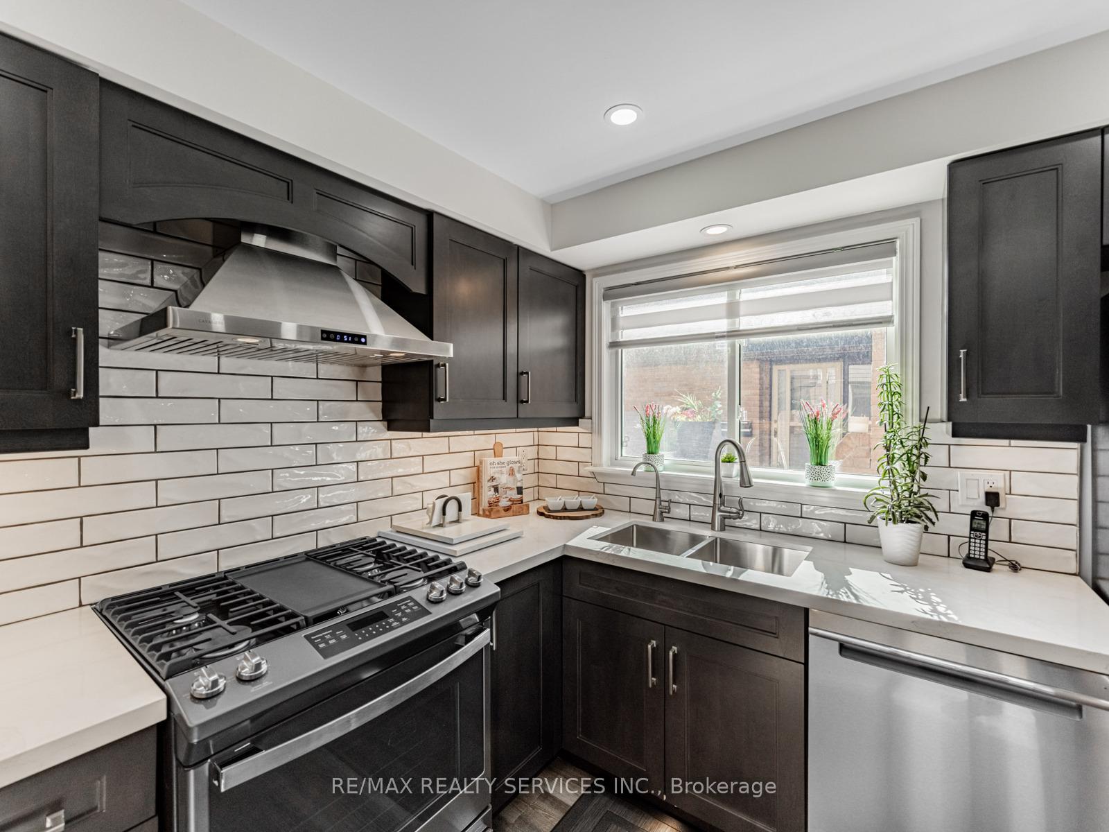 Photo 16 of 28 Lacewood Crescent, Brampton, Westgate — HOMEH