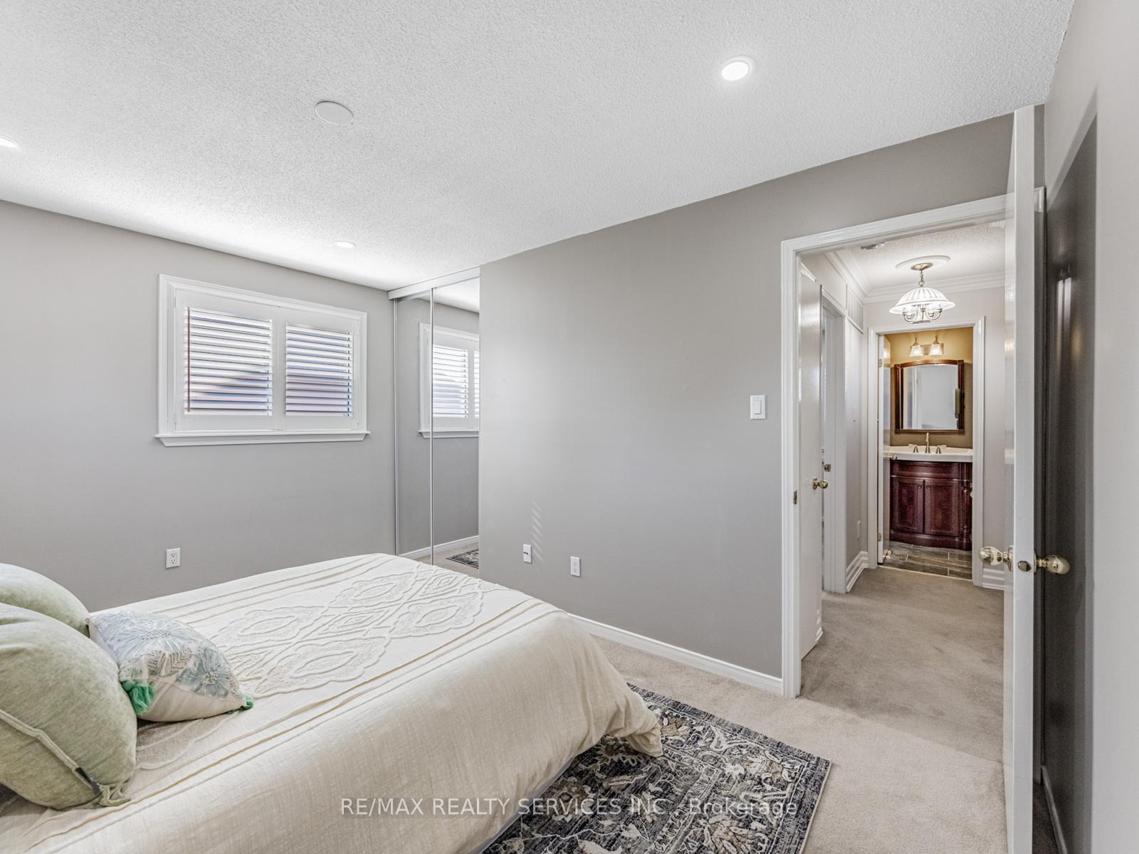 Photo 32 of 28 Lacewood Crescent, Brampton, Westgate — HOMEH