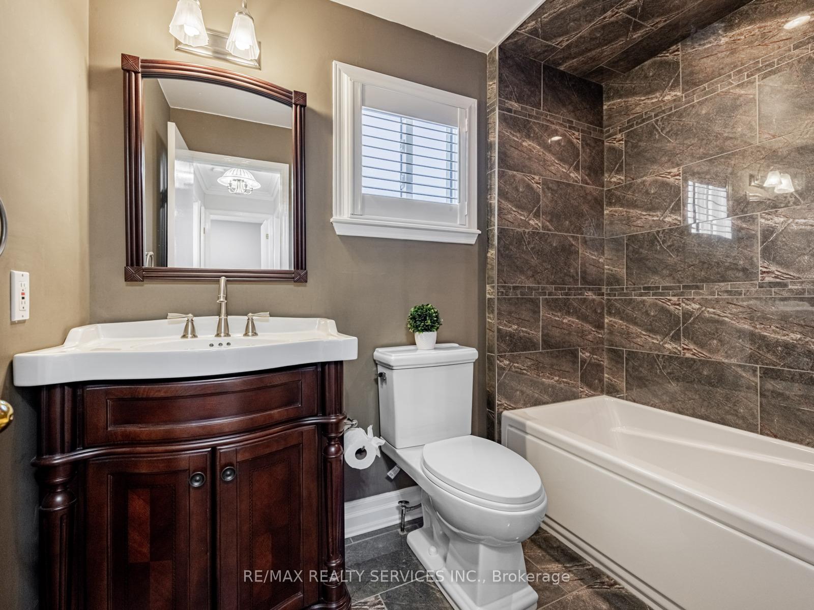 Photo 35 of 28 Lacewood Crescent, Brampton, Westgate — HOMEH