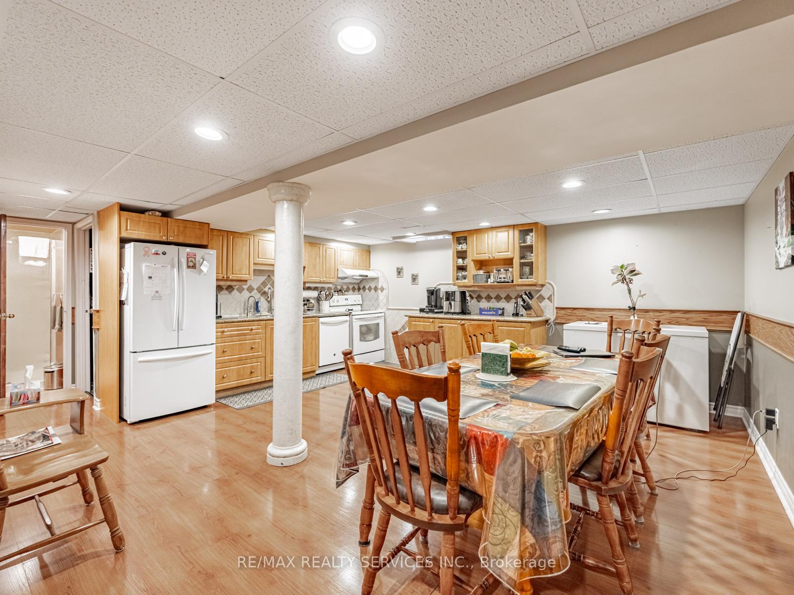 Photo 37 of 28 Lacewood Crescent, Brampton, Westgate — HOMEH