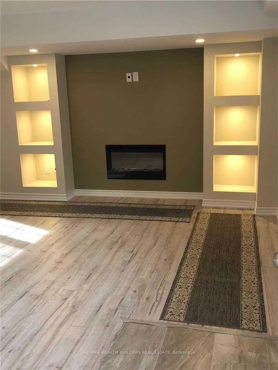 Photo 3 of 8 Pecan Drive, Brampton, Vales of Castlemore — HOMEH