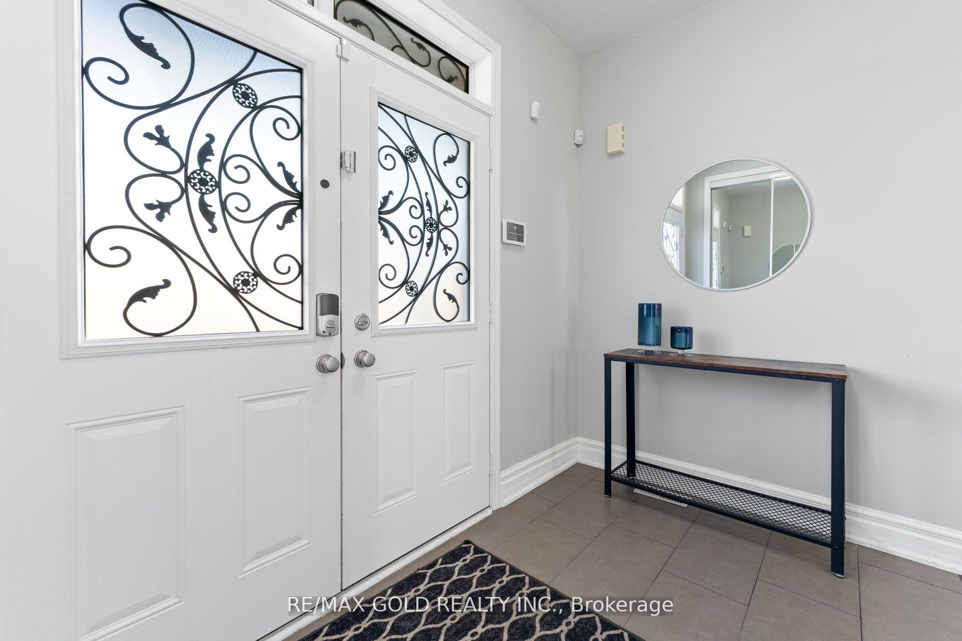 Photo 3 of 172 Tysonville Circle, Brampton, Northwest Brampton — HOMEH