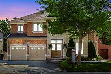Front of 36 Valleyridge Crescent