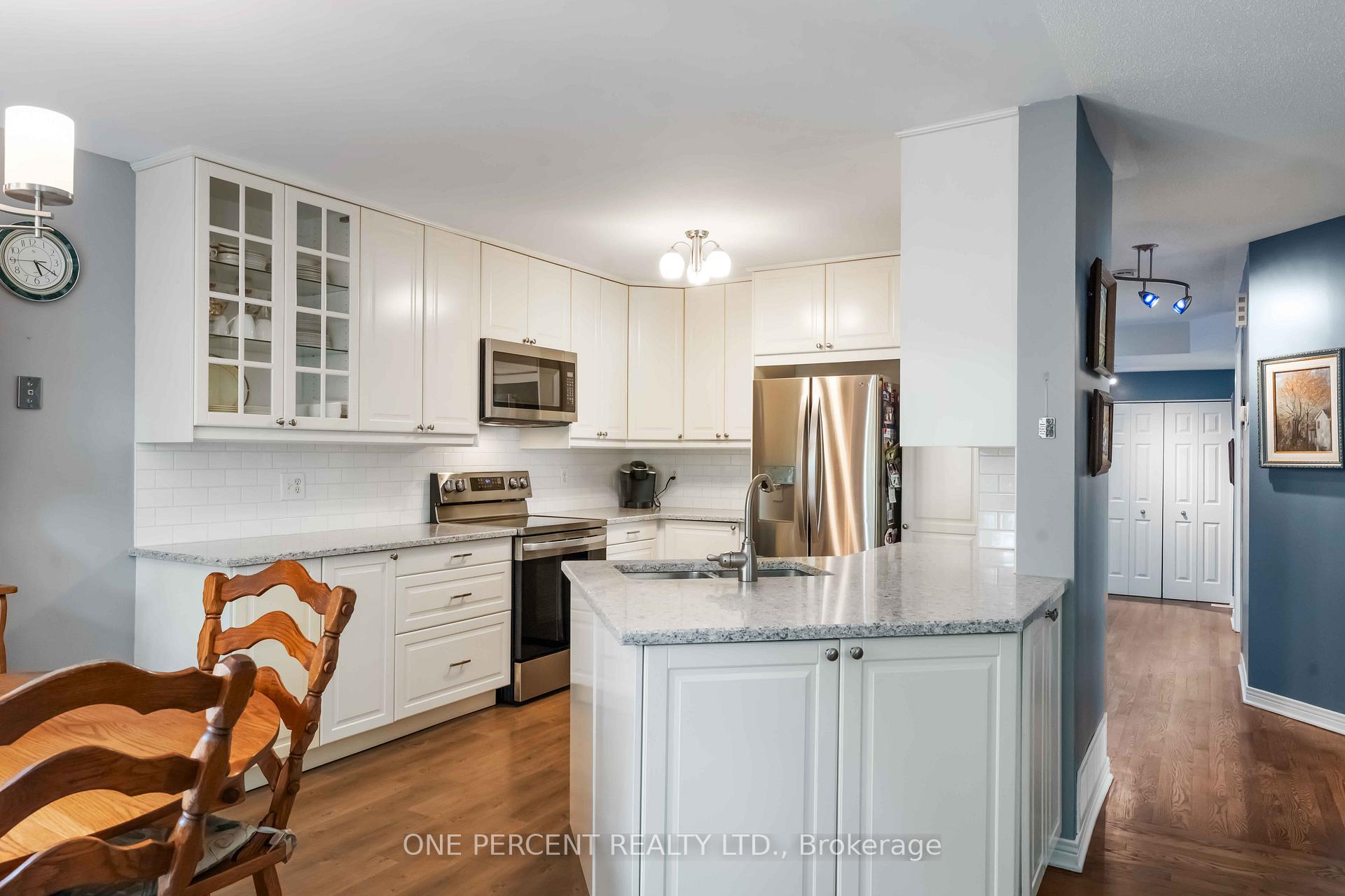 Photo 12 of 31 Armagh Way, Ottawa, Barrhaven - Longfields — HOMEH