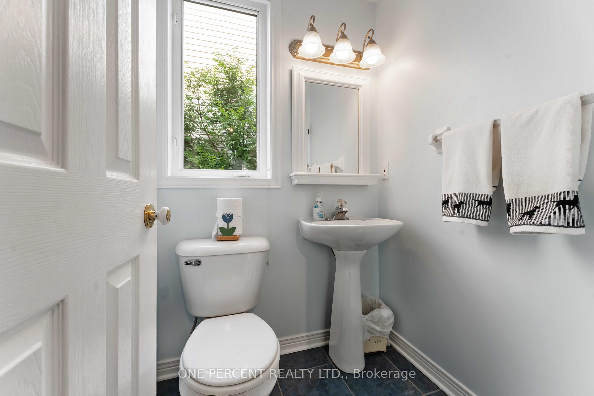 Photo 13 of 31 Armagh Way, Ottawa, Barrhaven - Longfields — HOMEH