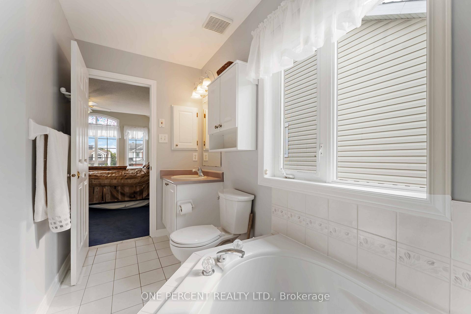 Photo 15 of 31 Armagh Way, Ottawa, Barrhaven - Longfields — HOMEH