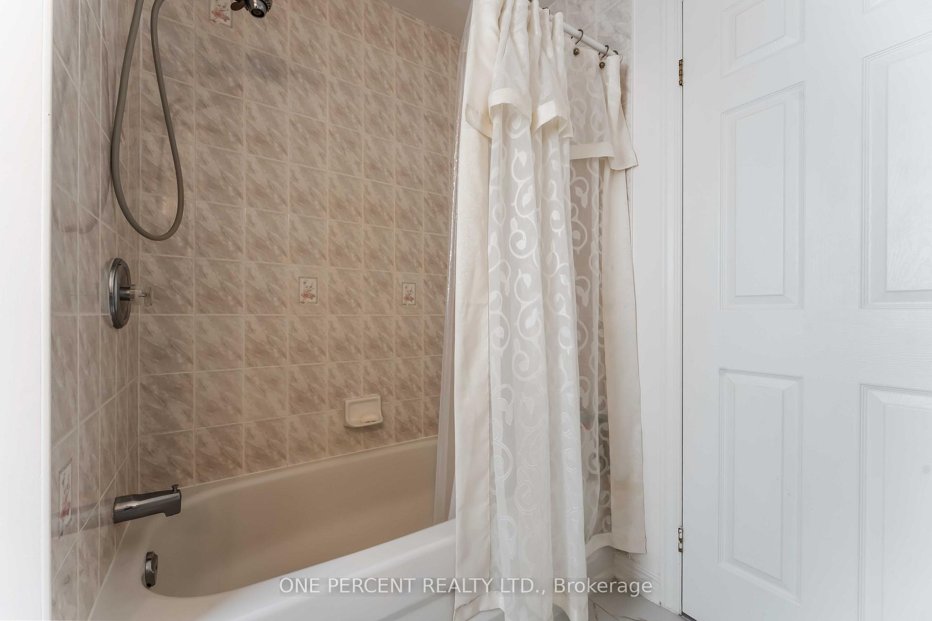 Photo 18 of 31 Armagh Way, Ottawa, Barrhaven - Longfields — HOMEH