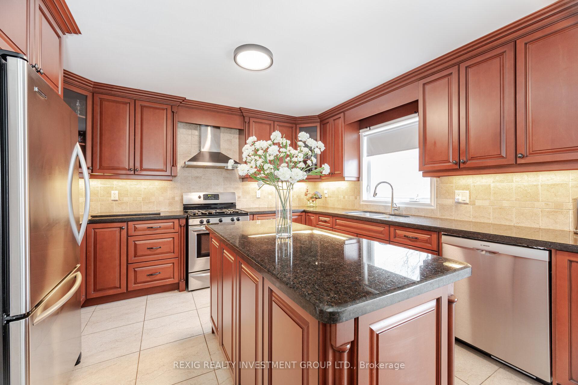 Photo 17 of 66 Settler Court, Brampton, Heart Lake West — HOMEH