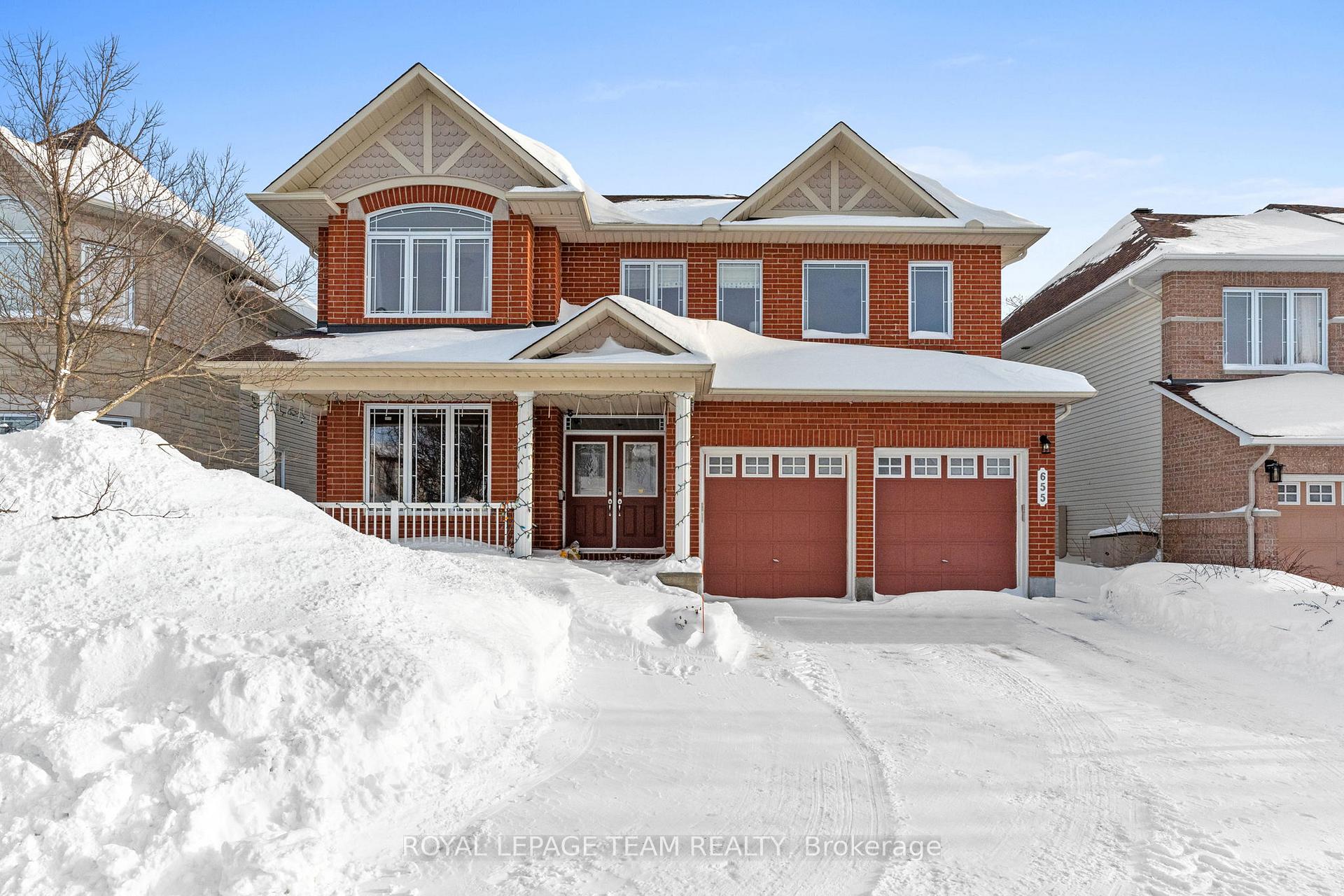 Front of 655 New Liskeard Crescent
