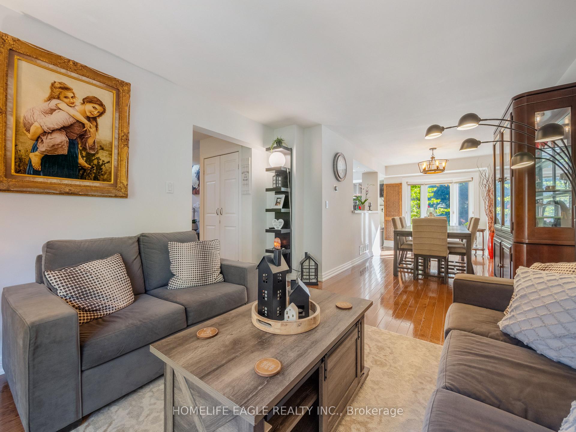 Photo 8 of 30 Moffat Crescent, Aurora, Aurora Heights — HOMEH