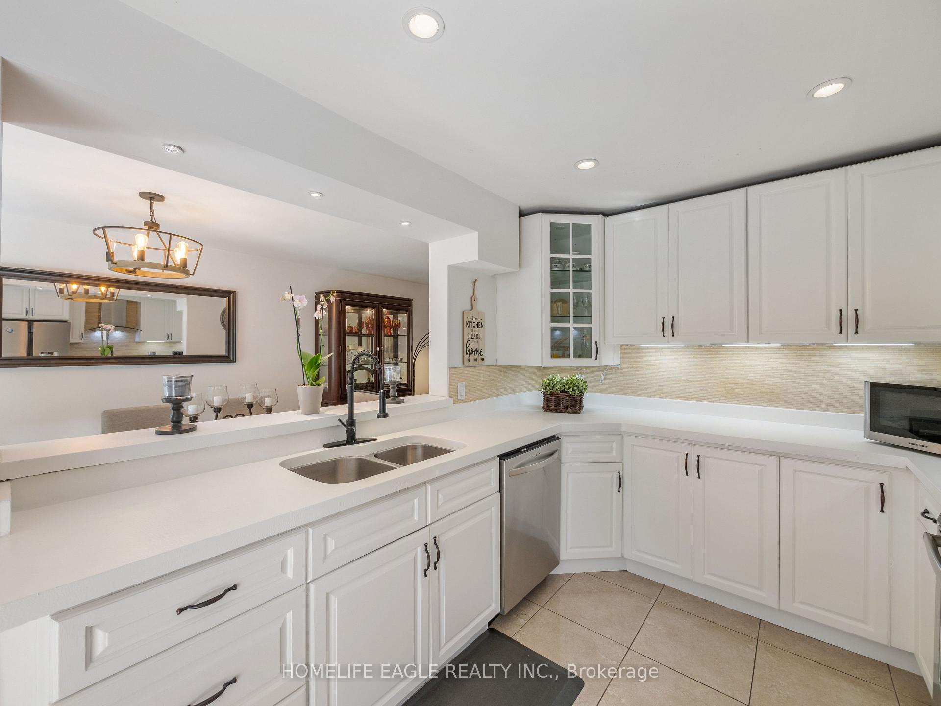 Photo 6 of 30 Moffat Crescent, Aurora, Aurora Heights — HOMEH