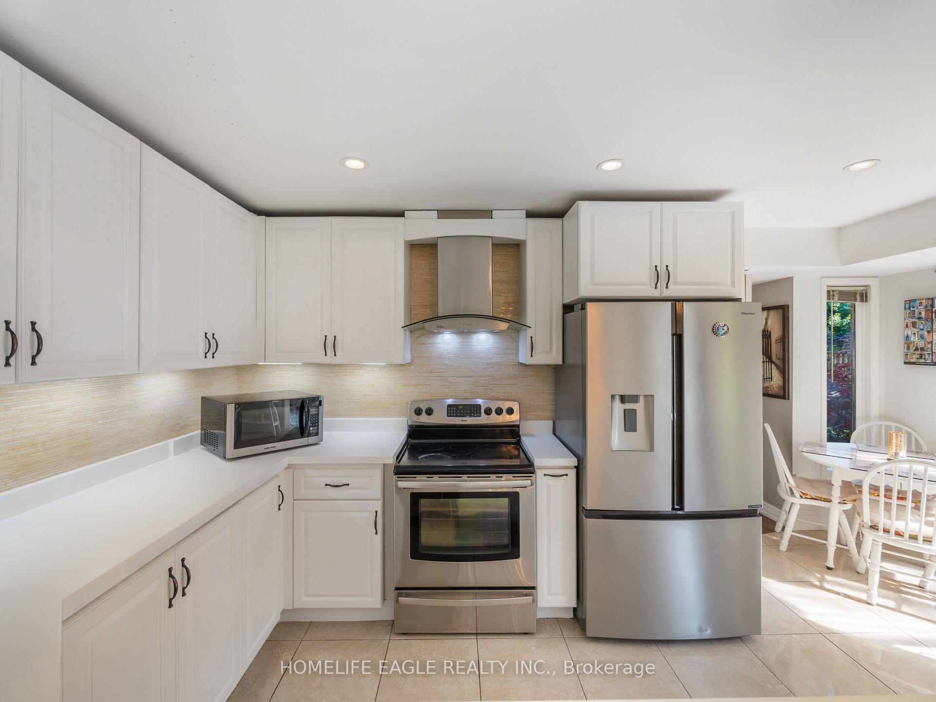 Photo 16 of 30 Moffat Crescent, Aurora, Aurora Heights — HOMEH