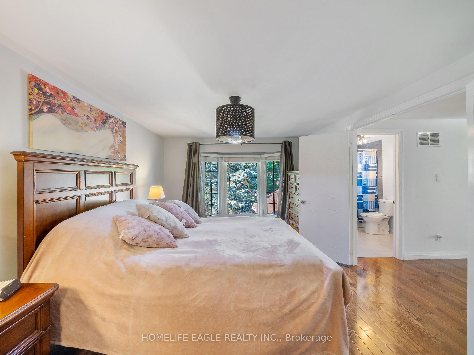 Photo 12 of 30 Moffat Crescent, Aurora, Aurora Heights — HOMEH