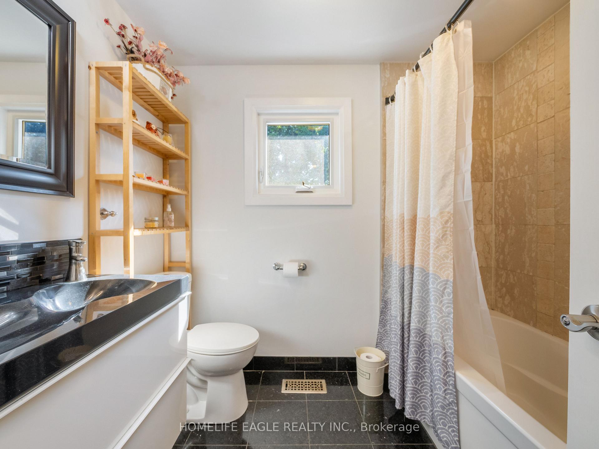 Photo 18 of 30 Moffat Crescent, Aurora, Aurora Heights — HOMEH