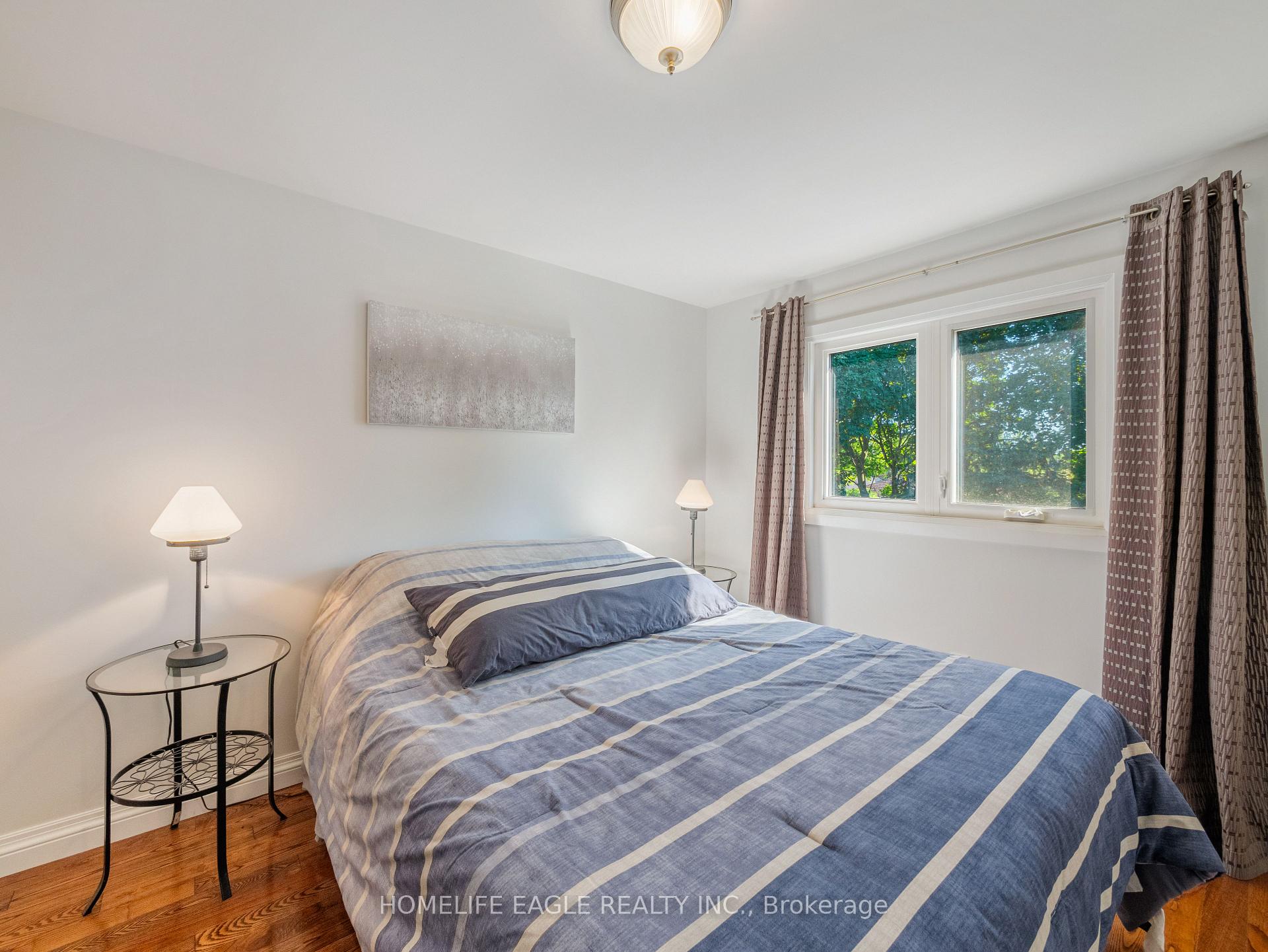 Photo 13 of 30 Moffat Crescent, Aurora, Aurora Heights — HOMEH