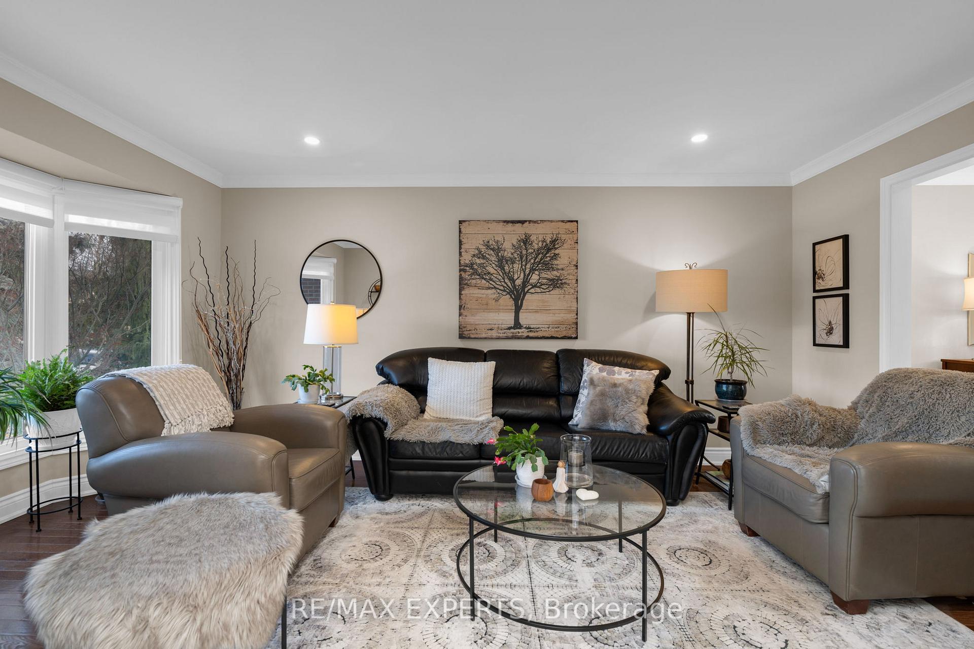 Photo 9 of 34 Goodfellow Crescent, Caledon, Bolton North — HOMEH