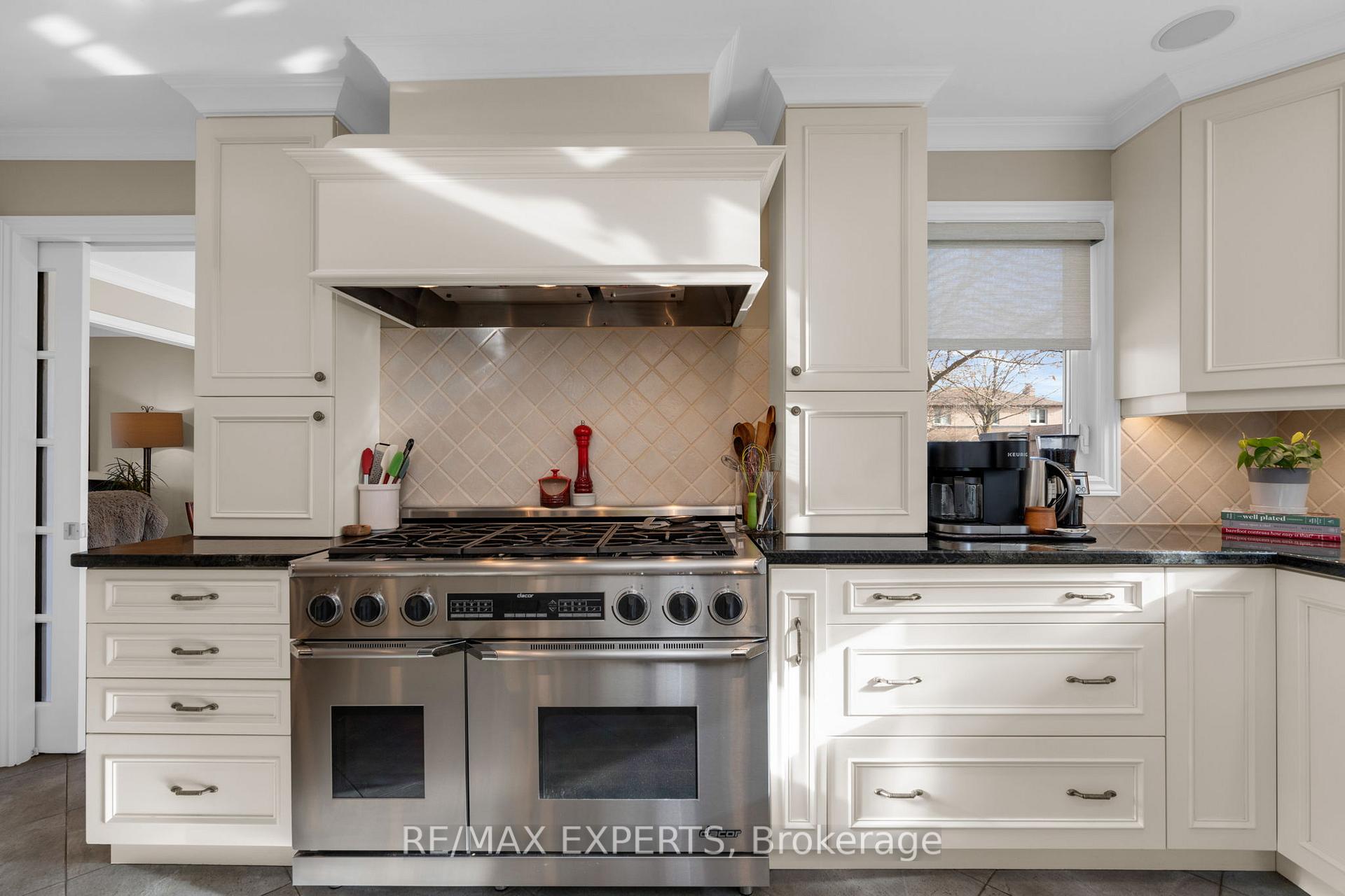 Photo 10 of 34 Goodfellow Crescent, Caledon, Bolton North — HOMEH